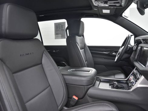 Used 2023 GMC Yukon Denali image 17