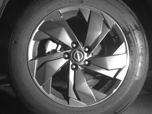 Used 2025 Nissan Rogue SV FWD image 9