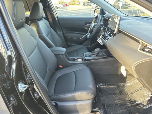 Certified 2026 Toyota Corolla Cross XLE w/ Convenience Package image 33