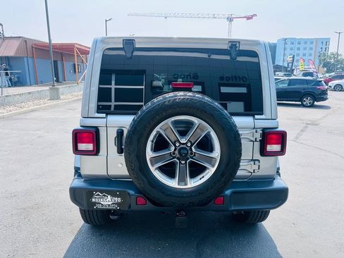Used 2018 Jeep Wrangler Unlimited Sahara AWD/4WD image 6