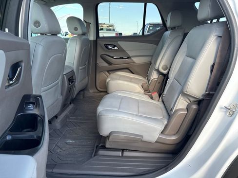 Used 2020 Chevrolet Traverse LT image 36