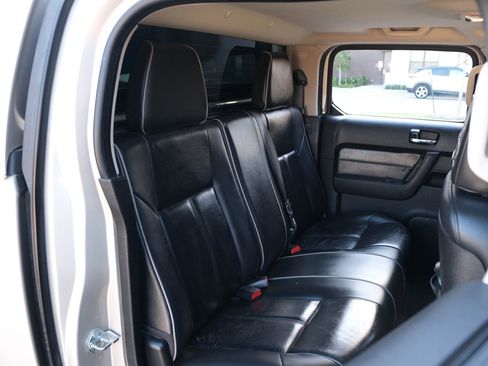 Used 2009 HUMMER H3T Alpha image 23