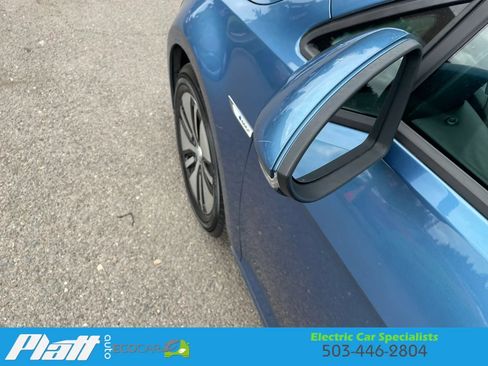 Used 2016 Volkswagen e-Golf SE w/ DC Fast Charging Package FWD image 16