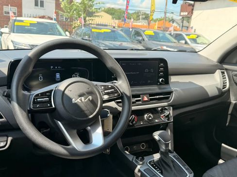 Used 2024 Kia Seltos LX AWD/4WD image 17