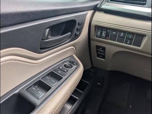 Used 2018 Honda Odyssey EX-L image 17