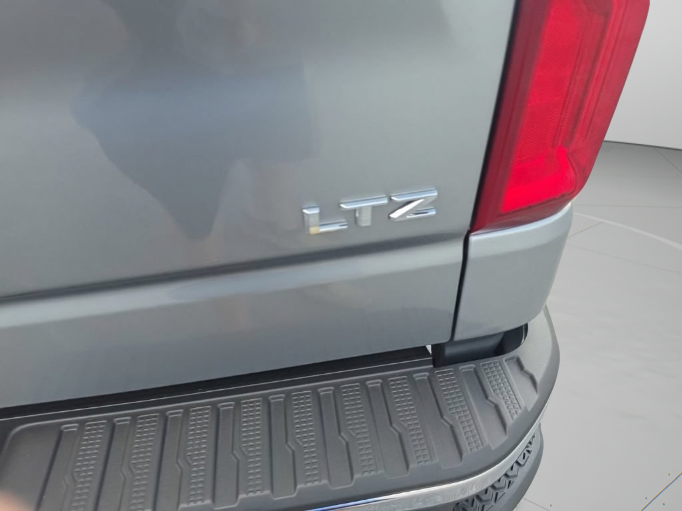Used 2026 Chevrolet Silverado 1500 LTZ w/ LTZ Premium Package AWD/4WD image 10
