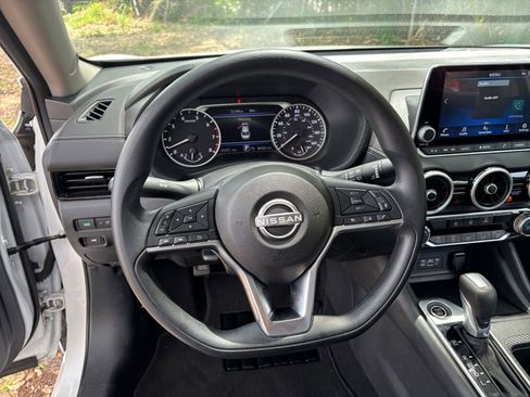 Used 2025 Nissan Sentra SV FWD image 27