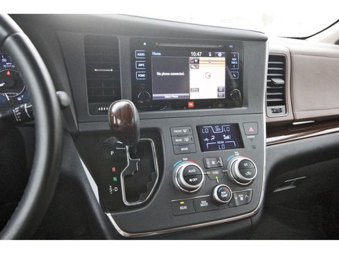 Used 2015 Toyota Sienna Limited Premium FWD image 25