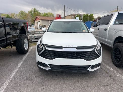 Used 2023 Kia Sportage LX image 4