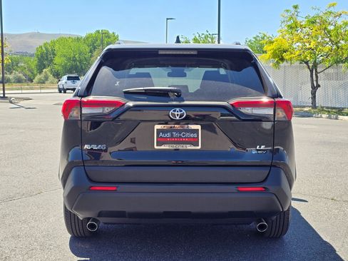Used 2025 Toyota RAV4 LE AWD/4WD image 5