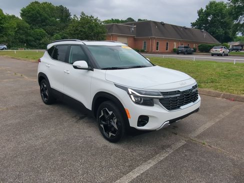 Certified 2024 Kia Seltos EX AWD/4WD image 2