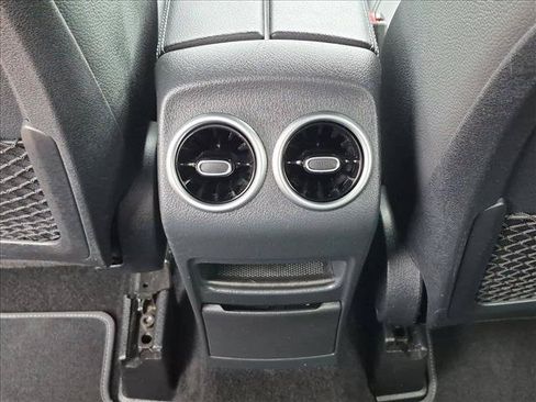 Used 2025 Mercedes-Benz GLB 250 4MATIC image 16