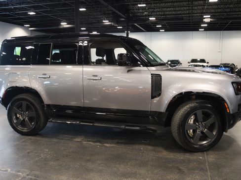 Used 2023 Land Rover Defender 110 X-Dynamic SE AWD/4WD image 8