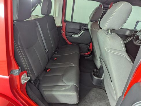 Used 2016 Jeep Wrangler Unlimited Sahara image 29