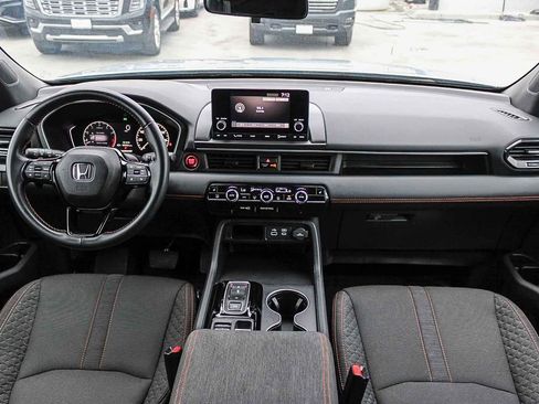Used 2025 Honda Pilot Sport image 13