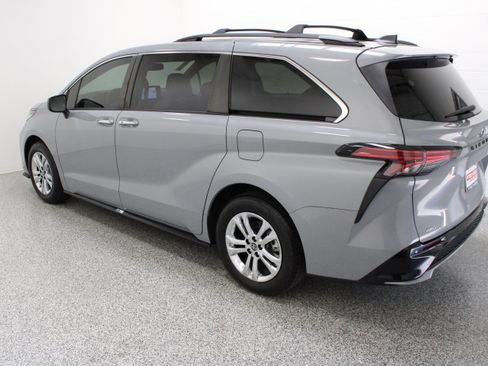 Used 2023 Toyota Sienna XSE w/ XSE Plus Package AWD/4WD image 9