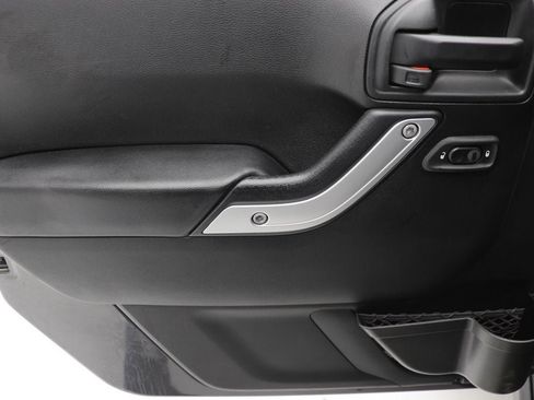 Used 2017 Jeep Wrangler Unlimited Rubicon w/ Dual Top Group image 18