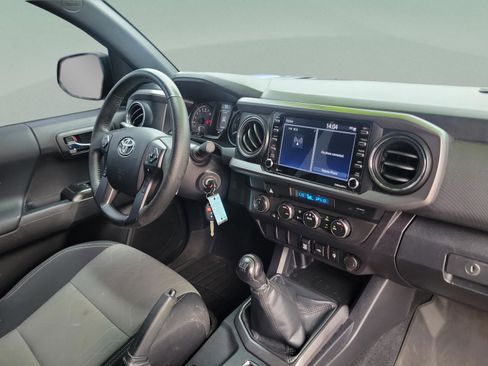 Used 2022 Toyota Tacoma TRD Off-Road AWD/4WD image 18