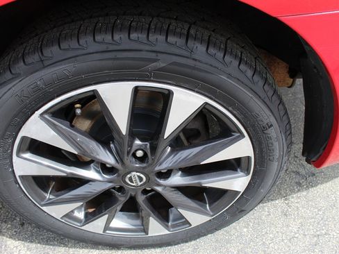 Used 2019 Nissan Sentra SR image 16