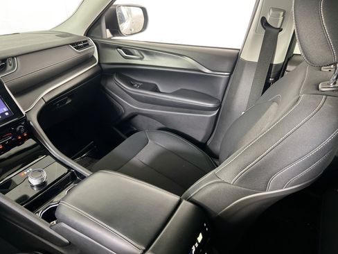Used 2023 Jeep Grand Cherokee L Laredo w/ Luxury Tech Group I AWD/4WD image 23