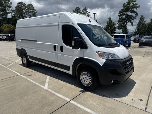 Used 2025 RAM ProMaster 2500 w/ Convenience Group FWD image 2