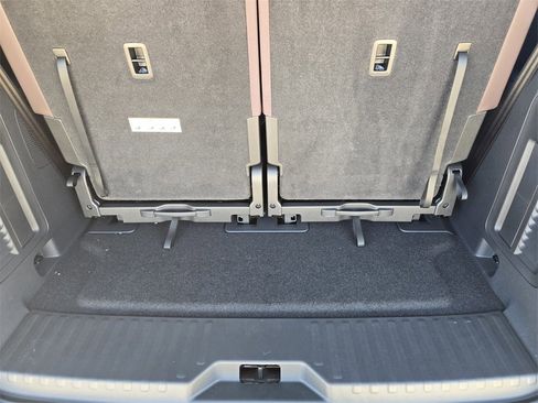 New 2025 Volkswagen ID. Buzz Pro S image 23