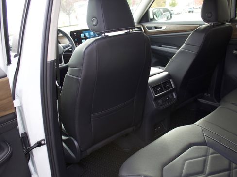 New 2026 Volkswagen Atlas SE image 25