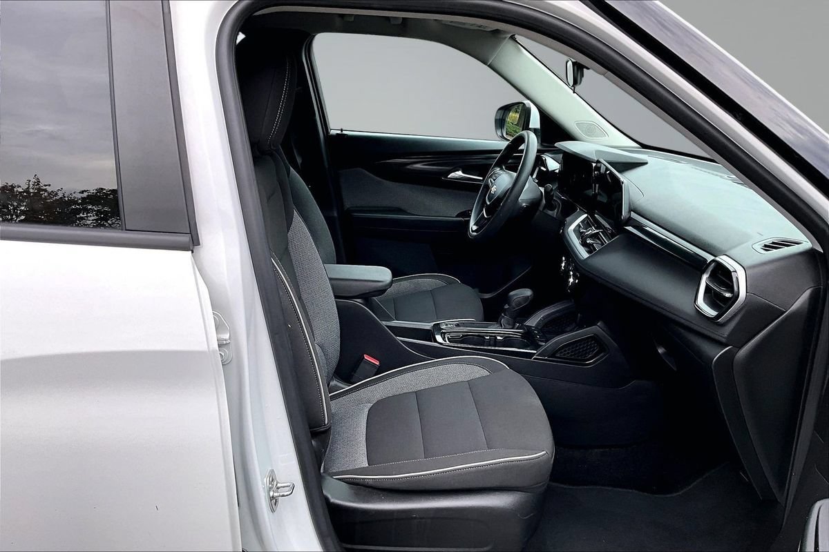 Used 2024 Chevrolet TrailBlazer LT FWD image 14