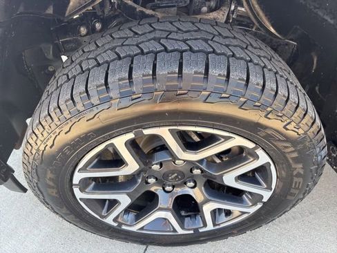 Used 2025 RAM 1500 Laramie w/ Advanced Safety Group II AWD/4WD image 28