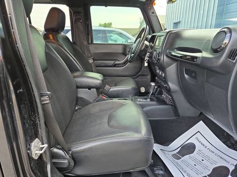 Used 2017 Jeep Wrangler Unlimited Sahara AWD/4WD image 28
