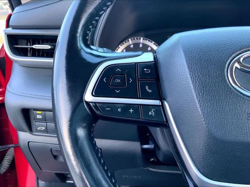 Used 2022 Toyota Highlander LE FWD image 23