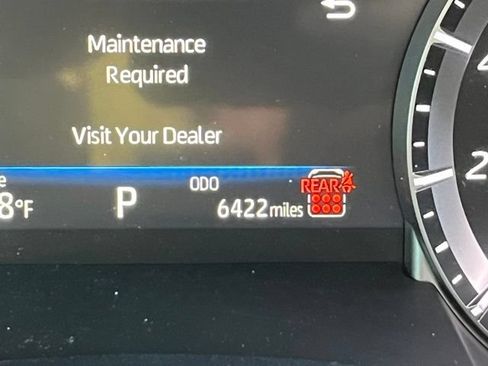 Used 2025 Toyota Highlander LE FWD image 16