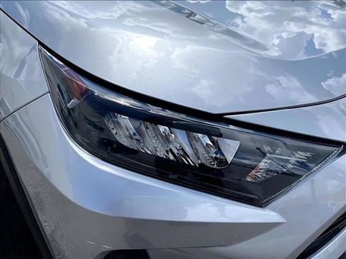 Used 2020 Toyota RAV4 LE FWD image 28
