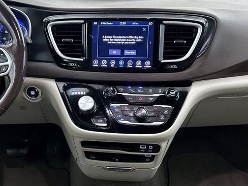 Used 2020 Chrysler Pacifica Touring-L Plus FWD image 12