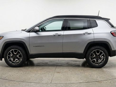 Used 2025 Jeep Compass Trailhawk AWD/4WD image 4