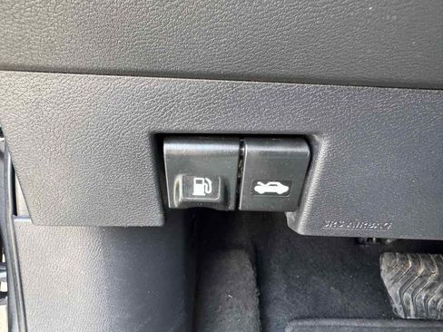 Used 2021 Nissan Versa SV image 25