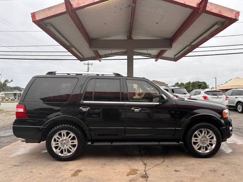 Used 2017 Ford Expedition Limited AWD/4WD image 5