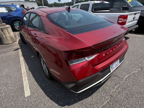 Used 2025 Hyundai Elantra SE FWD image 4