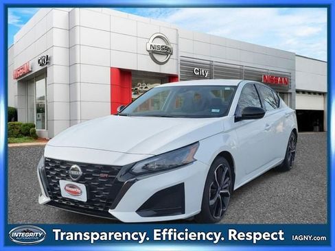Used 2024 Nissan Altima 2.5 SR FWD image 1