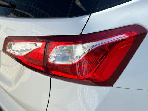 Used 2018 Chevrolet Equinox LT FWD image 18