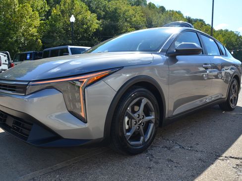 Used 2025 Kia K4 FWD image 3