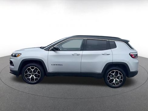Used 2025 Jeep Compass Limited AWD/4WD image 9