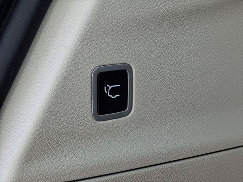 Certified 2022 Chrysler Pacifica Touring-L FWD image 30
