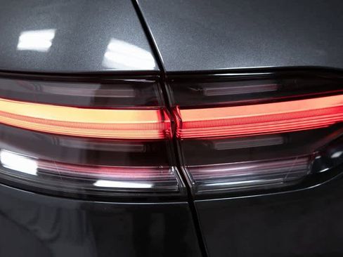 Certified 2022 Porsche Macan image 35