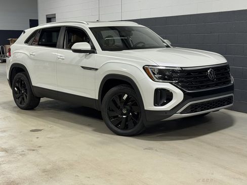 New 2026 Volkswagen Atlas Cross Sport SE image 2