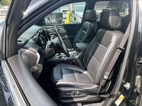 Used 2023 Chevrolet Traverse LT w/ LT Premium Package AWD/4WD image 21