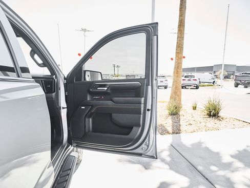 Used 2024 GMC Sierra 1500 AT4 w/ Technology Package AWD/4WD image 11