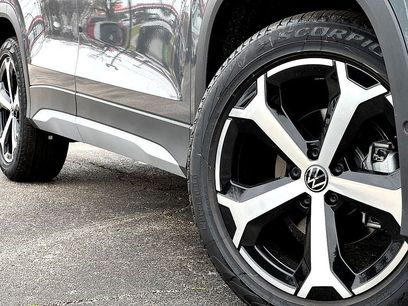New 2026 Volkswagen Tiguan SE