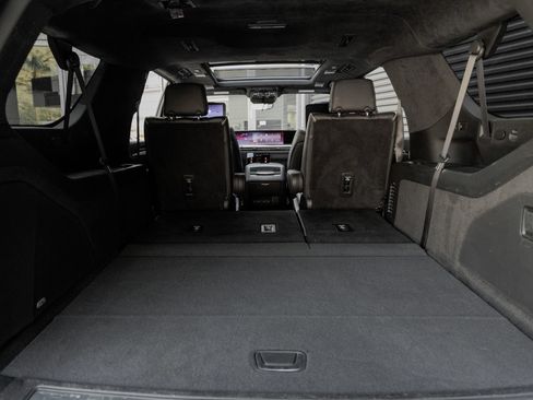 Used 2025 Cadillac Escalade ESV Premium Luxury Platinum AWD/4WD image 30