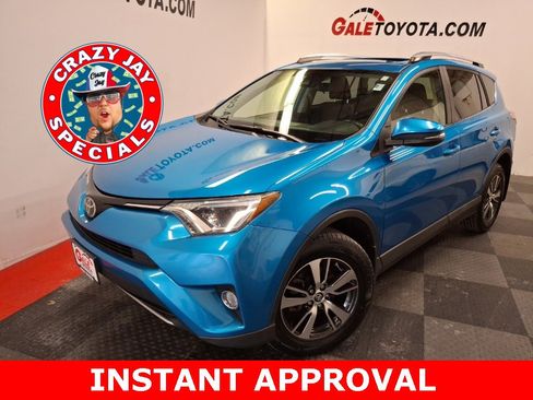 Used 2017 Toyota RAV4 XLE image 1